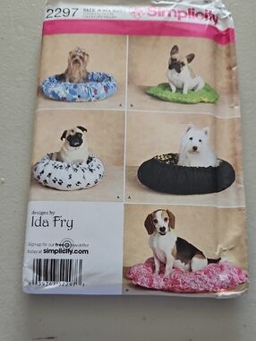 Simplicity Pet Bed Pattern with Blue, Green, Black, White & Pink Examples
